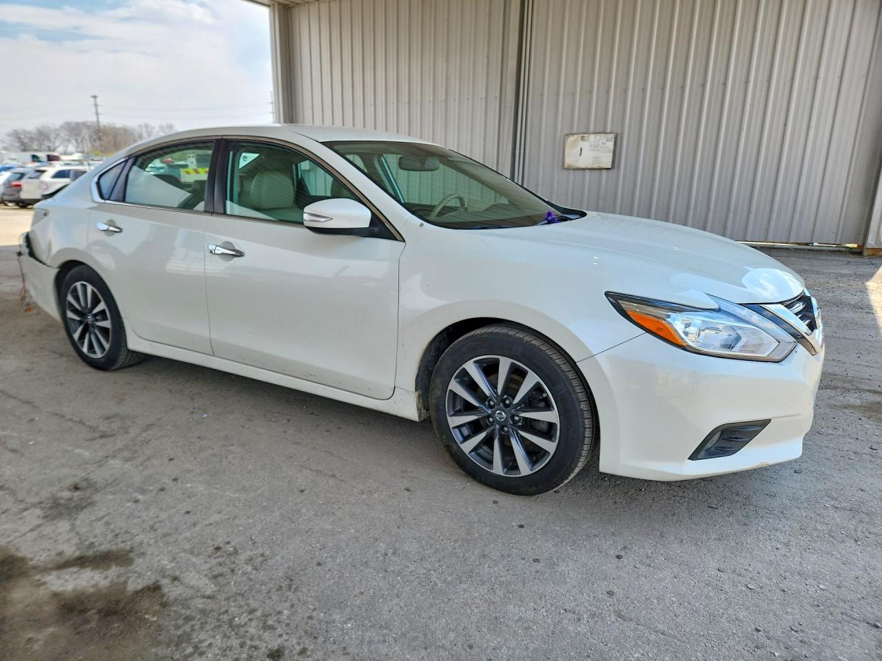 2017 Nissan Altima VIN 1N4AL3AP4HC204163 photo 4