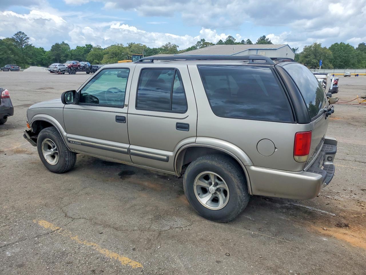 2001 Chevrolet Blazer VIN 1GNCS13W812184386 photo 2