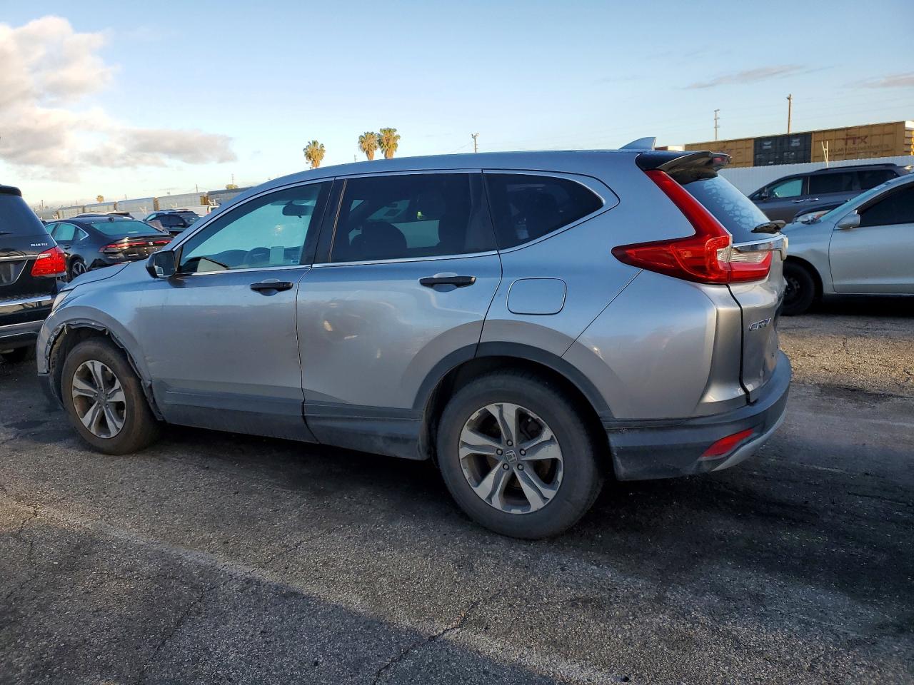 2018 Honda Crv VIN 2HKRW5H38JH415444 photo 2