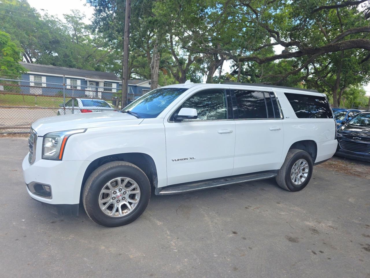 2020 GMC Yukon VIN 1GKS1GKC5LR286809 photo 2