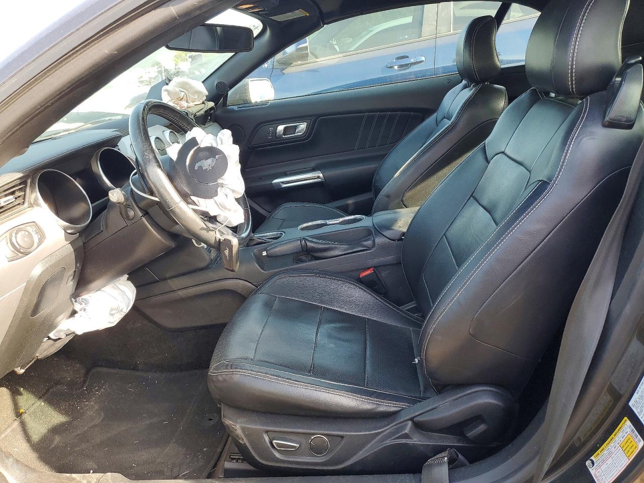 2019 Ford Mustang VIN 1FATP8UH3K5106512 photo 7