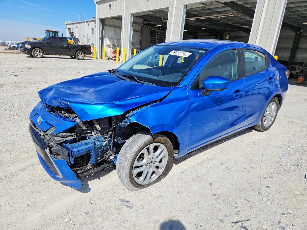 2017 Toyota Yaris VIN 3MYDLBYV1HY185392 photo 1