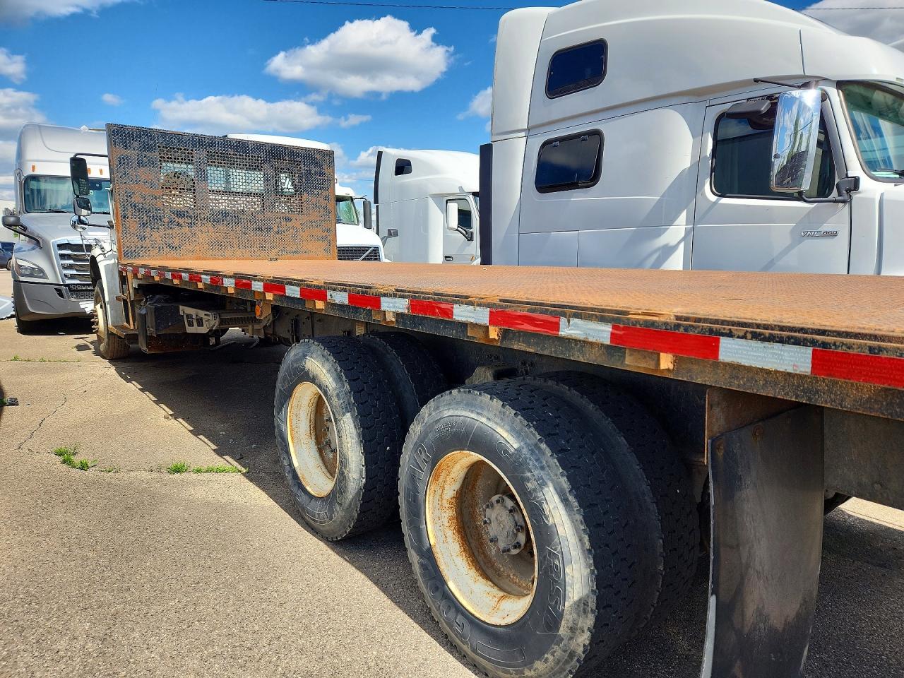 2013 FREIGHTLINER All other VIN 3ALHCYBS7DDFJ4570 photo 2
