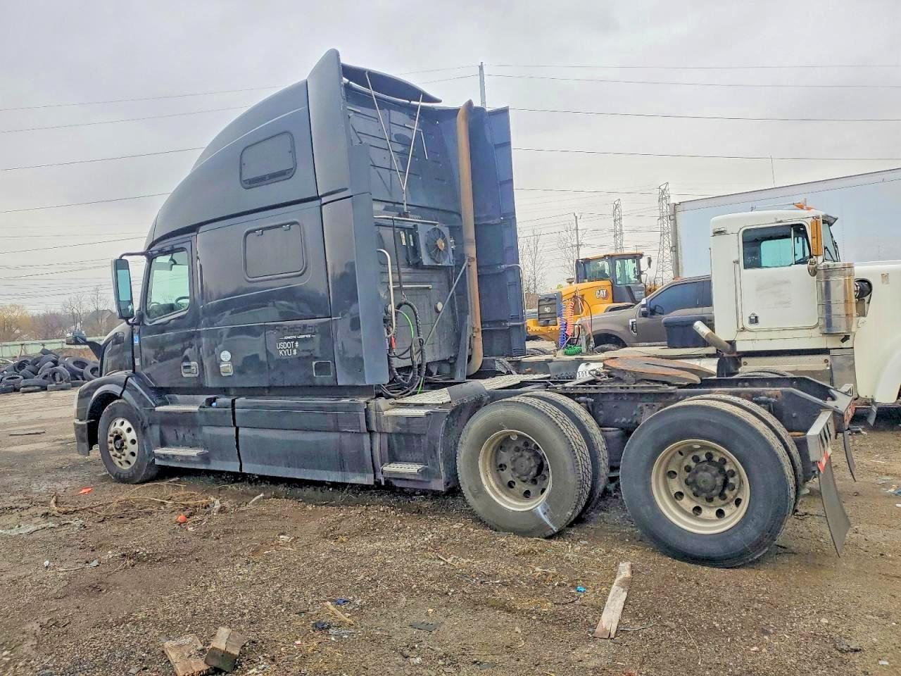 2016 Volvo Vn VIN 4V4NC9EH8GN932447 photo 3