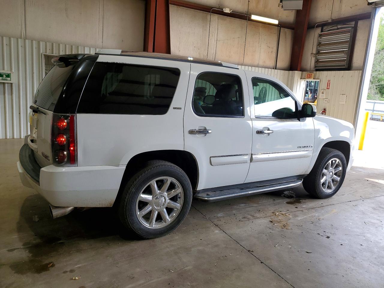 2008 GMC Yukon VIN 1GKEC638X8J251734 photo 3