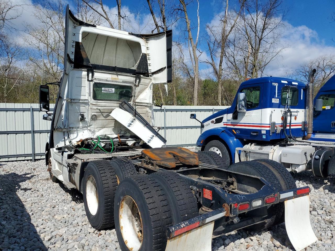 2017 Volvo Vn VIN 4V4NC9EG1HN985628 photo 3