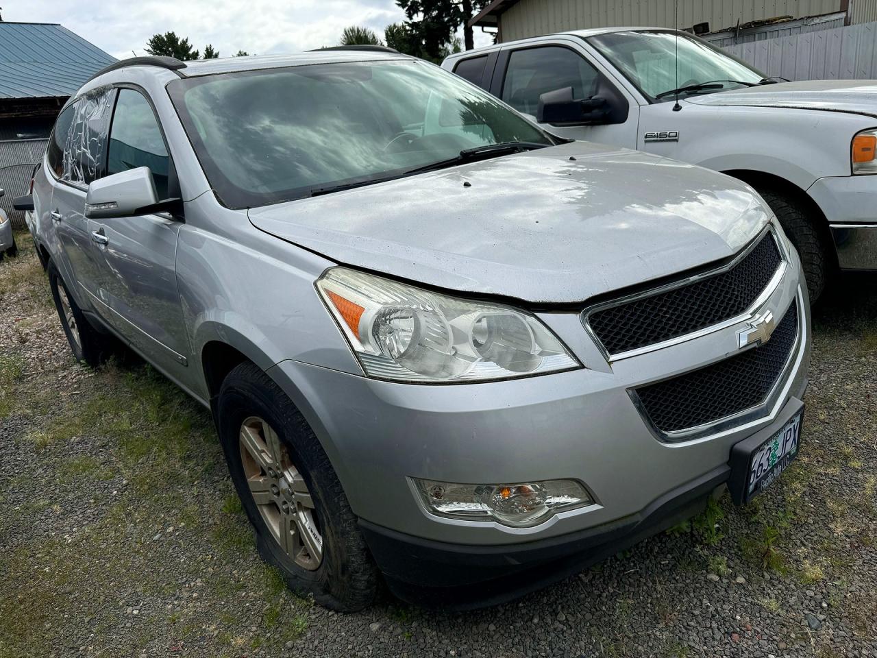 2010 Chevrolet Traverse VIN 1GNLVGED8AS106129 photo 1