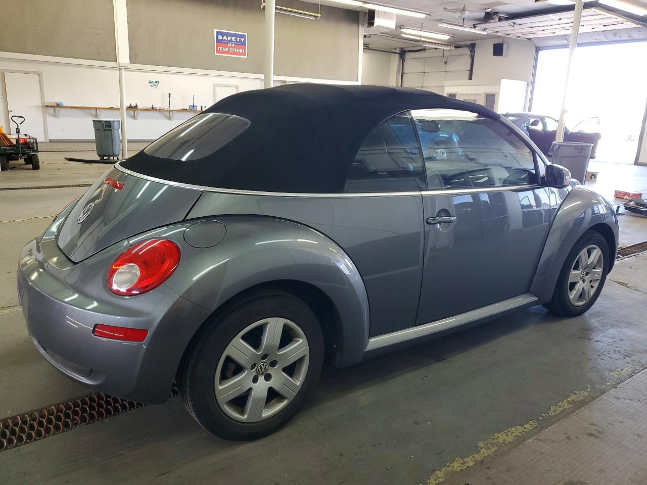 2007 Volkswagen Beetle VIN 3VWPF31Y67M400748 photo 3