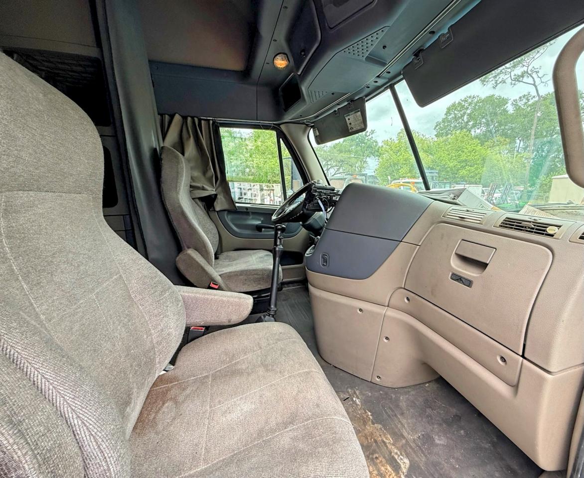 2018 FREIGHTLINER All other VIN 1FUJGLDR6JLHF2531 photo 5