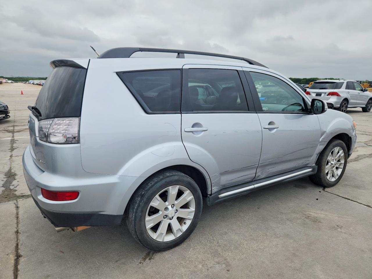 2010 Mitsubishi Outlander VIN JA4AS3AW2AZ009454 photo 3