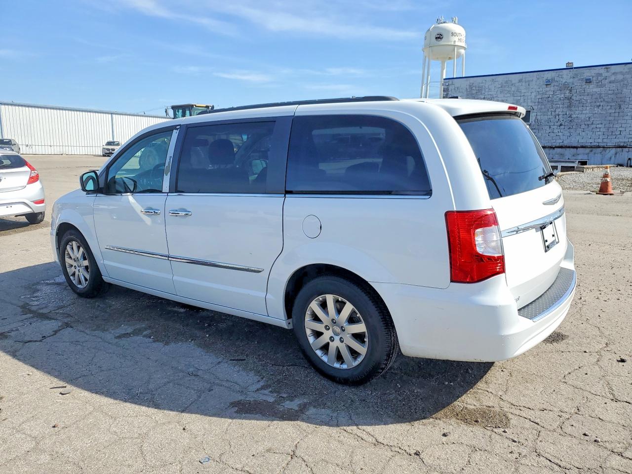 2016 Chrysler Minivan VIN 2C4RC1BG1GR253200 photo 2