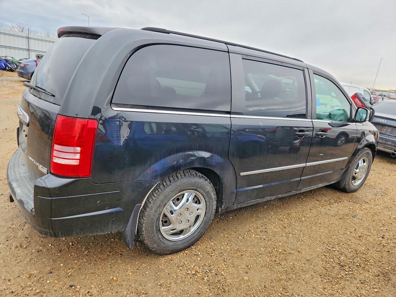 2010 Chrysler Minivan VIN 2A4RR5DX7AR126441 photo 3