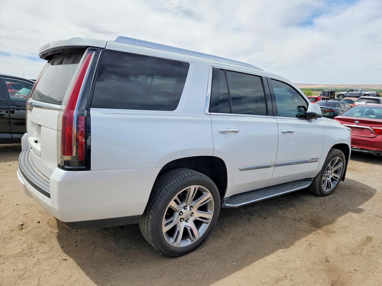 2016 Cadillac Escalade VIN 1GYS4BKJ3GR157021 photo 3