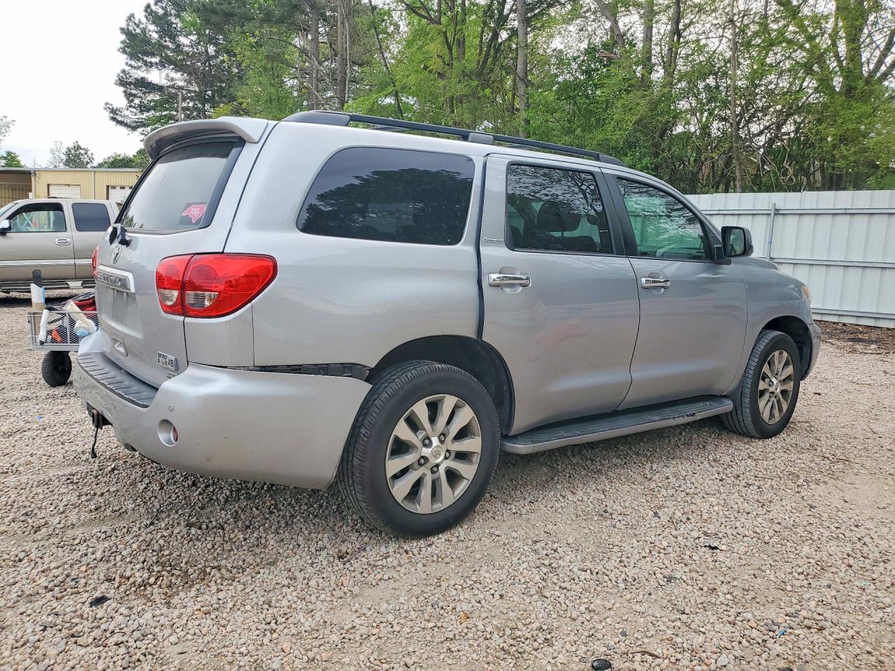 2014 Toyota Sequoia VIN 5TDJW5G11ES093243 photo 3