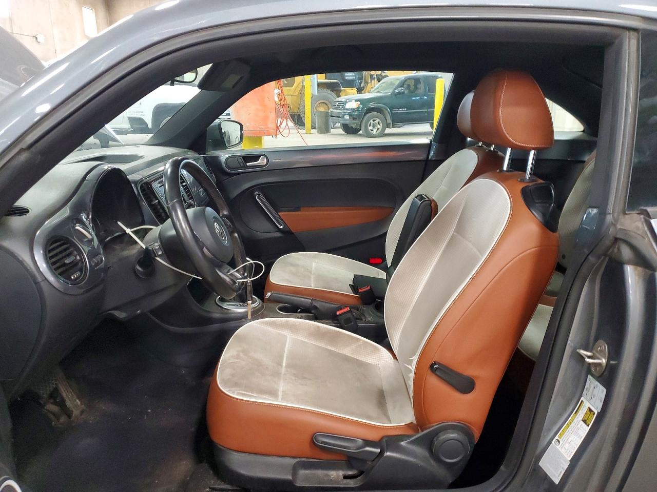 2016 Volkswagen Beetle VIN 3VWF17AT5GM637625 photo 7