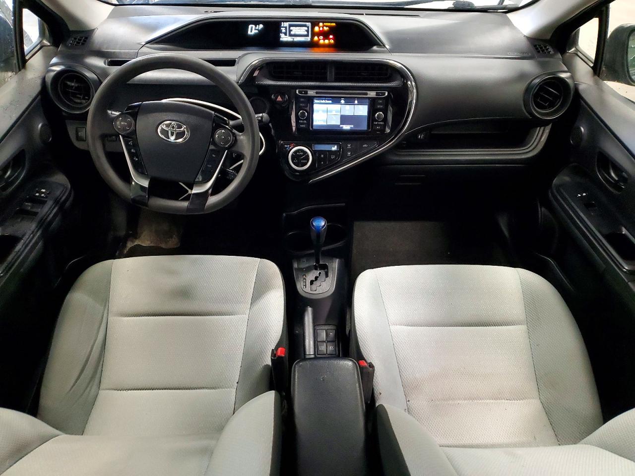 2018 Toyota Prius c on VIN JTDKDTB33J1617880 photo 8
