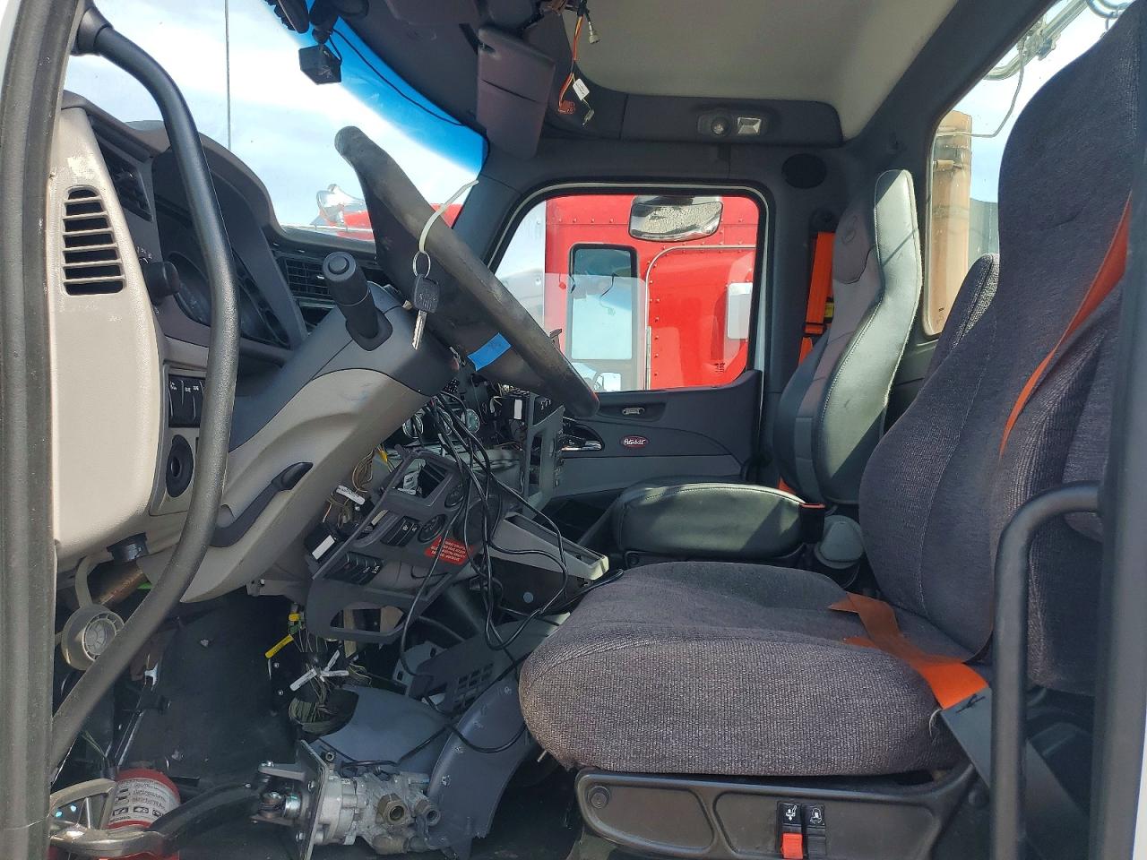 2015 PETERBILT All models VIN 1XPBA48X8FD299395 photo 5
