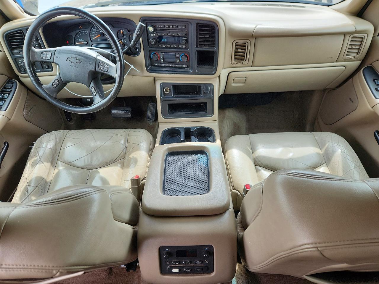 2004 Chevrolet Suburban VIN 1GNFK16TX4J204484 photo 8