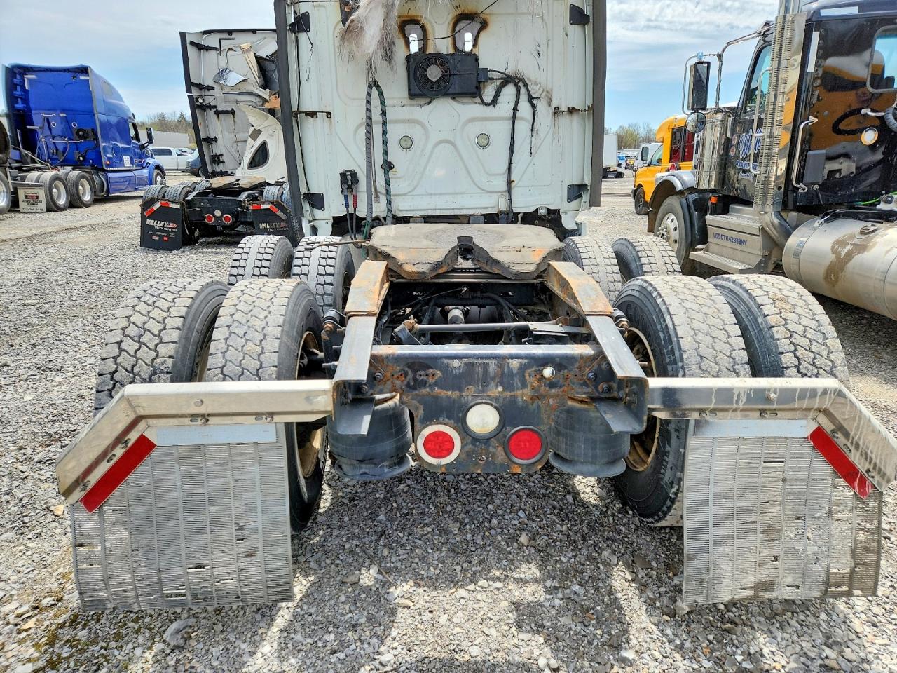 2017 FREIGHTLINER All other VIN 1FUJGLDR0HLJF8069 photo 6