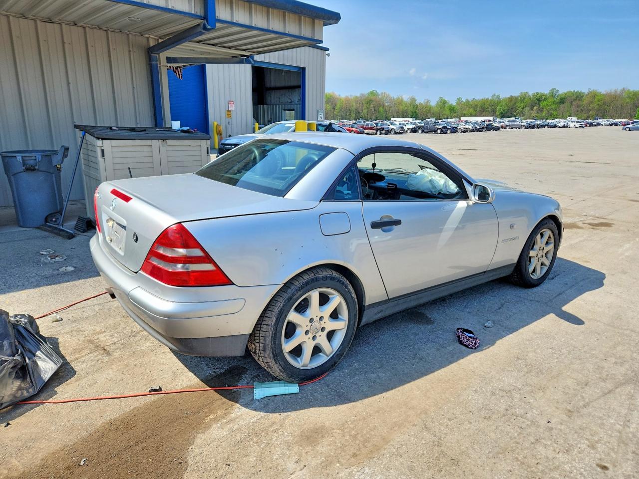 1999 Mercedes-Benz Slk-class VIN WDBKK47F0XF093676 photo 3