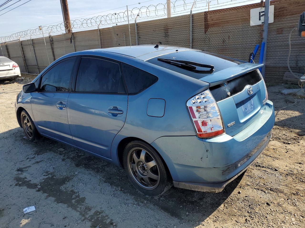 2008 Toyota Prius tour VIN JTDKB20U087729944 photo 2
