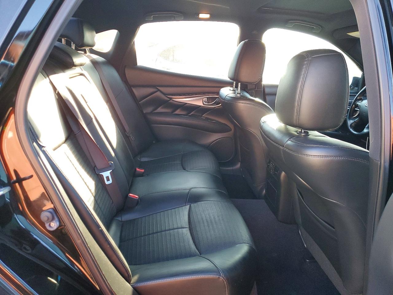 2016 Infiniti Q70 VIN JN1BY1AR8GM270071 photo 10