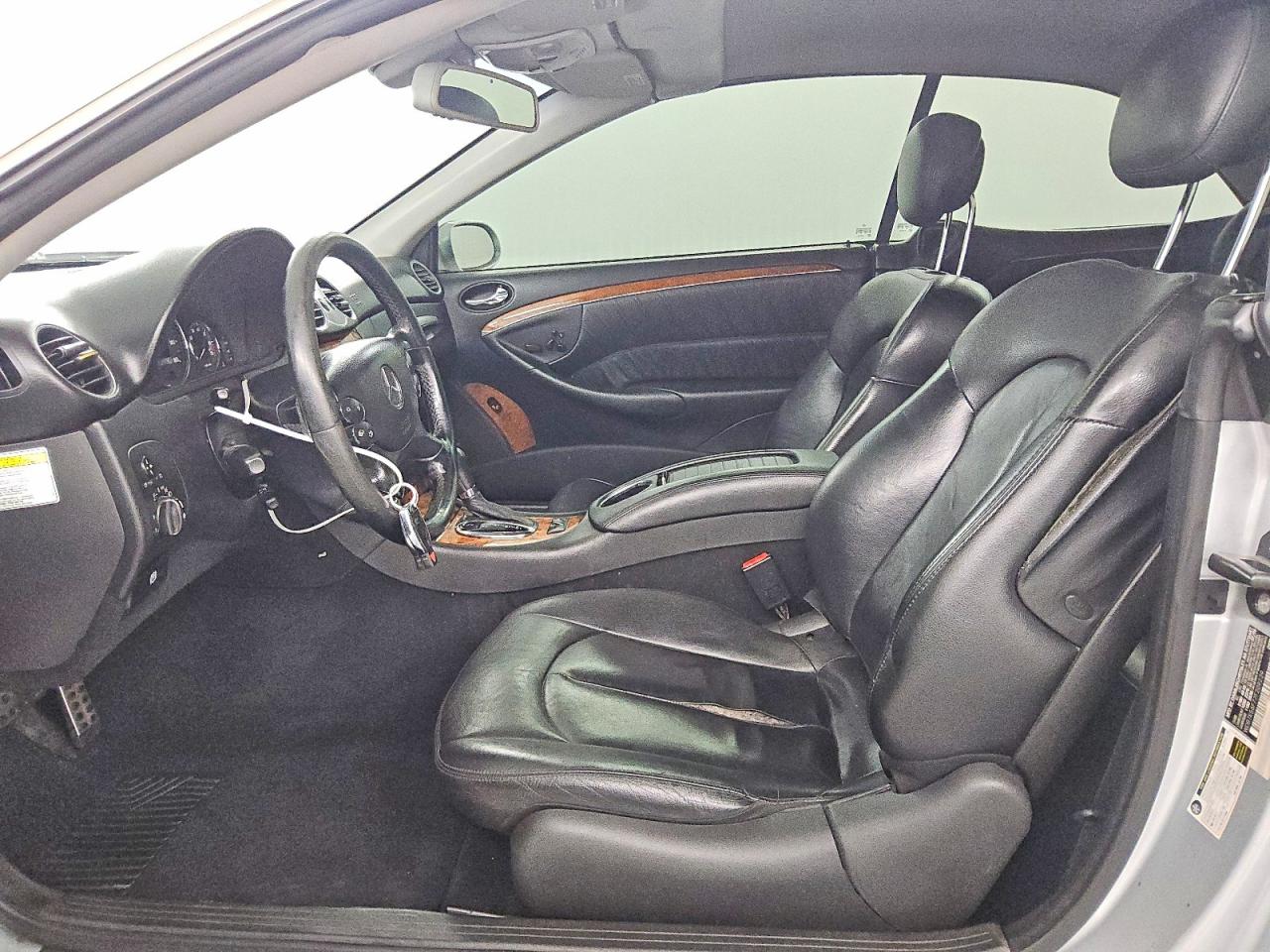 2007 Mercedes-Benz Clk-class VIN WDBTK56F77F209239 photo 7