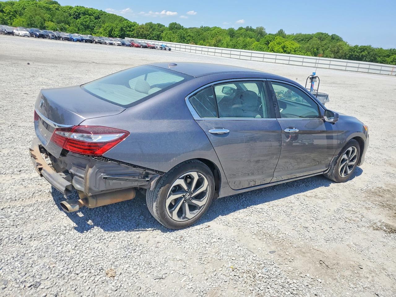 2017 Honda Accord VIN 1HGCR2F94HA206367 photo 3