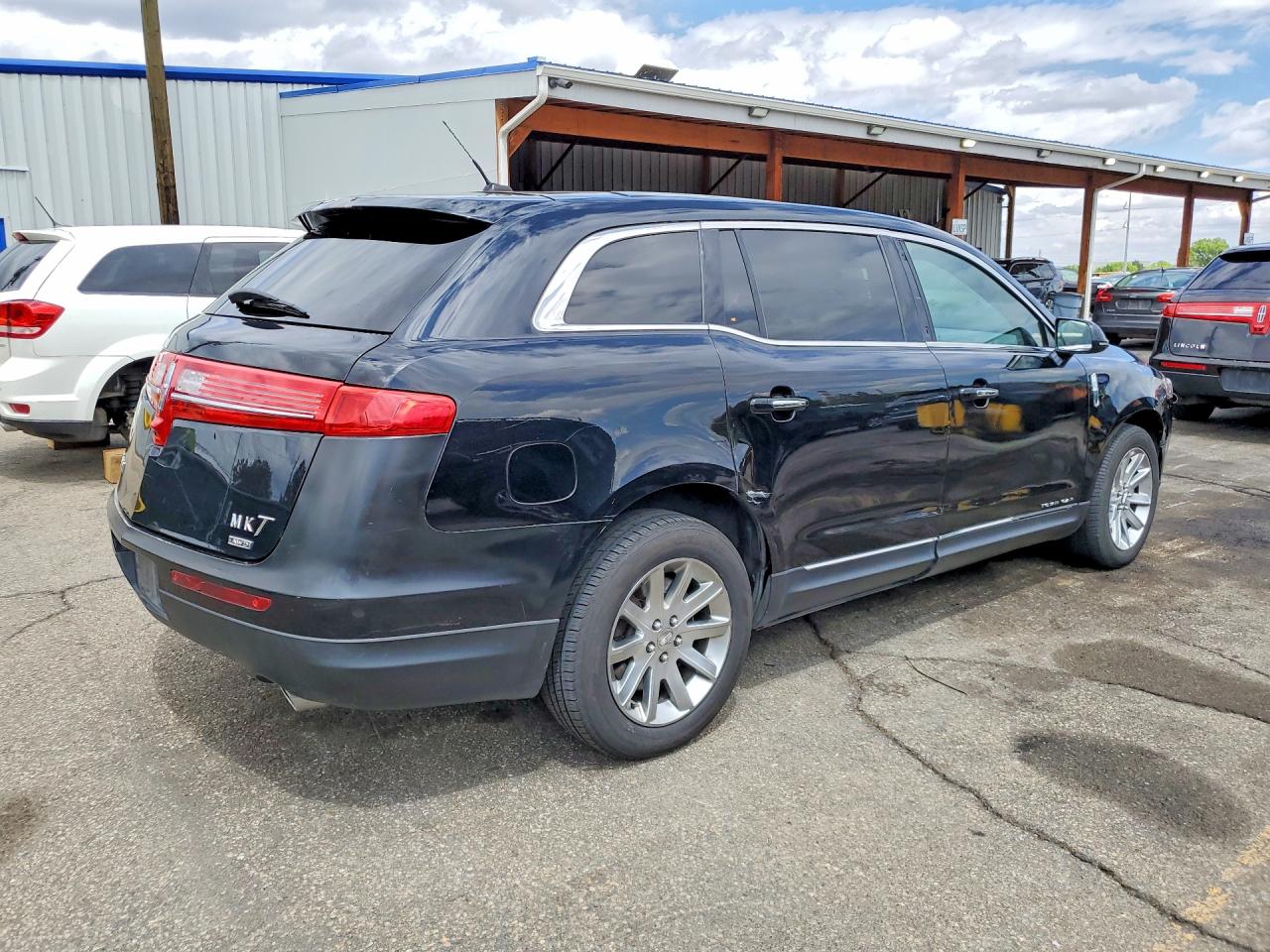 2017 Lincoln Mkt VIN 2LMHJ5NK1HBL00437 photo 3