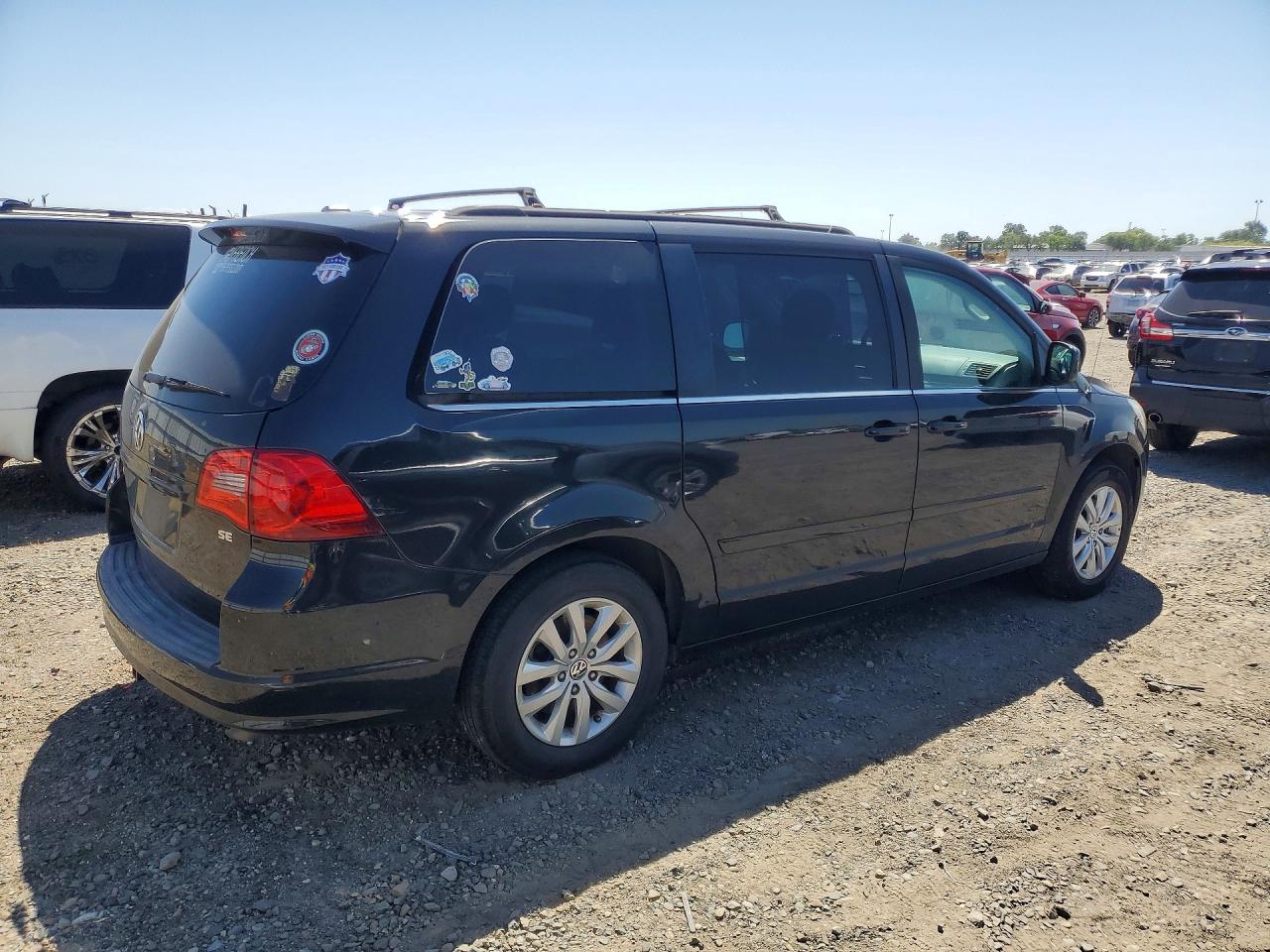 2013 Routan VIN 2C4RVABG2DR724728 photo 3