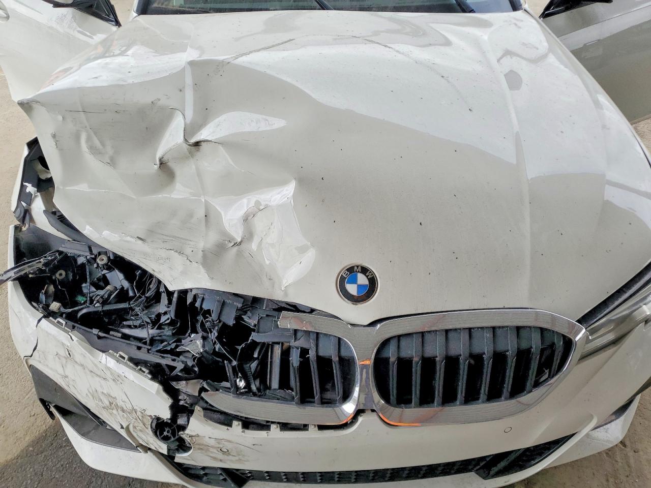 2019 BMW 3 series VIN WBA5R1C55KAK06711 photo 11