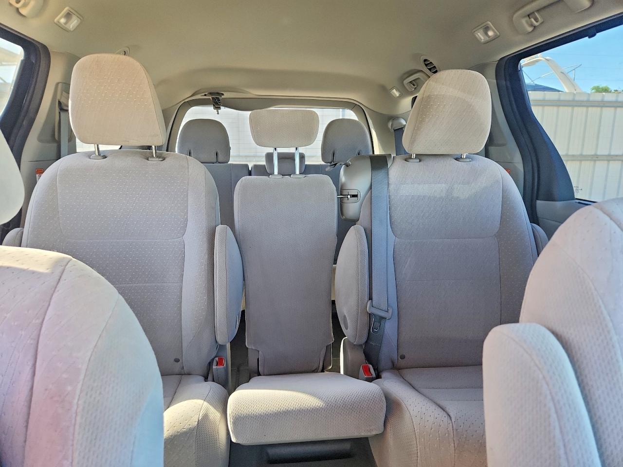 2020 Toyota Sienna VIN 5TDKZ3DCXLS062561 photo 10