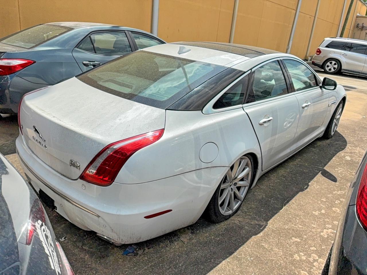 2013 Jaguar Xj VIN SAJWJ1CD7D8V49599 photo 4