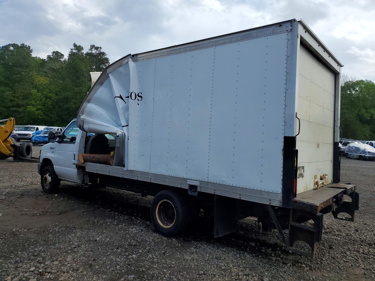 2016 Ford Econoline VIN 1FDWE3FL1GDC21314 photo 2