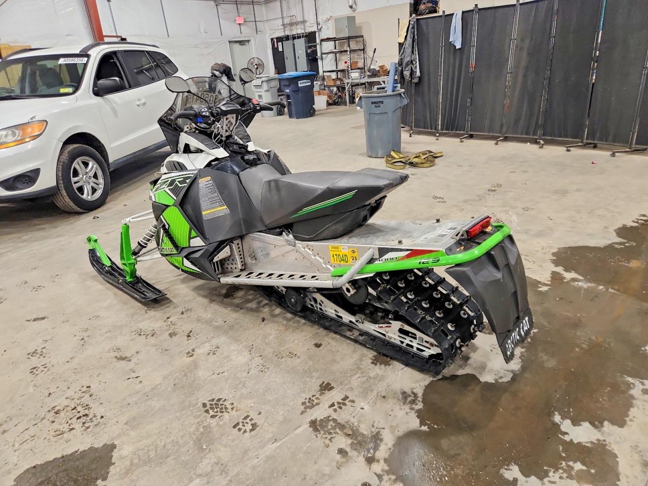 2016 Arctic Cat Snowmobile VIN 4UF16SNW4GT101765 photo 3