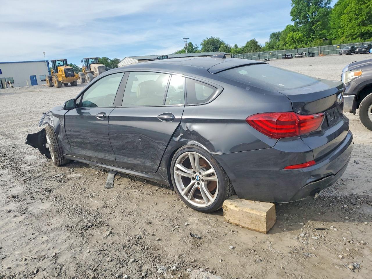 2014 BMW 5 series VIN WBA5M2C59ED085592 photo 2