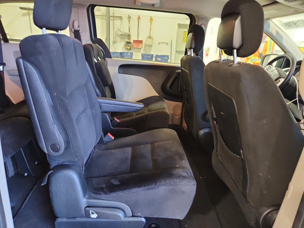 2014 Dodge Caravan VIN 2C4RDGCG4ER388277 photo 11