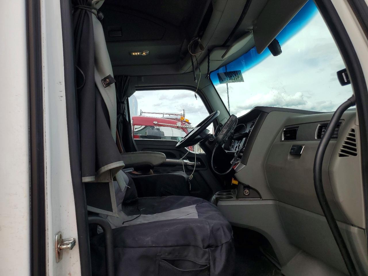 2019 KENWORTH All other VIN 1XKYD49X6KJ280717 photo 5
