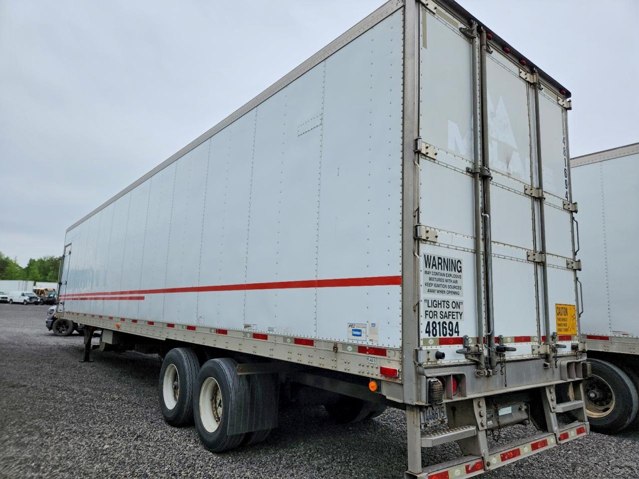 2010 UTILITY All models VIN 1UYVS2487AM833821 photo 3