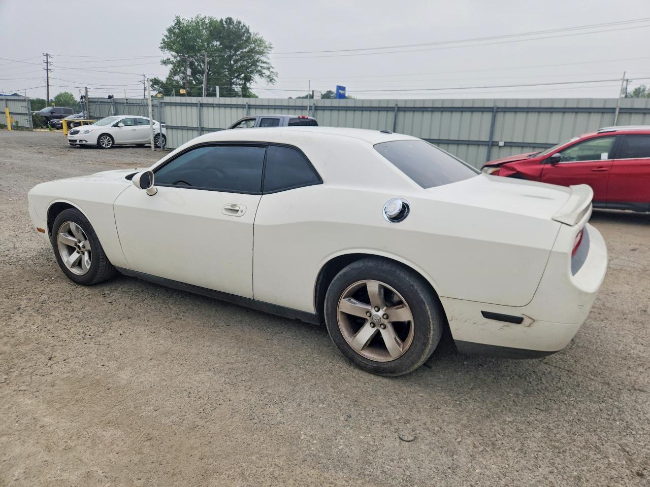 2009 Dodge Challenger VIN 2B3LJ44V49H504309 photo 2