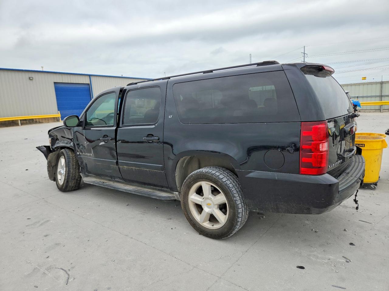 2007 Chevrolet Suburban VIN 3GNFC16027G138280 photo 2