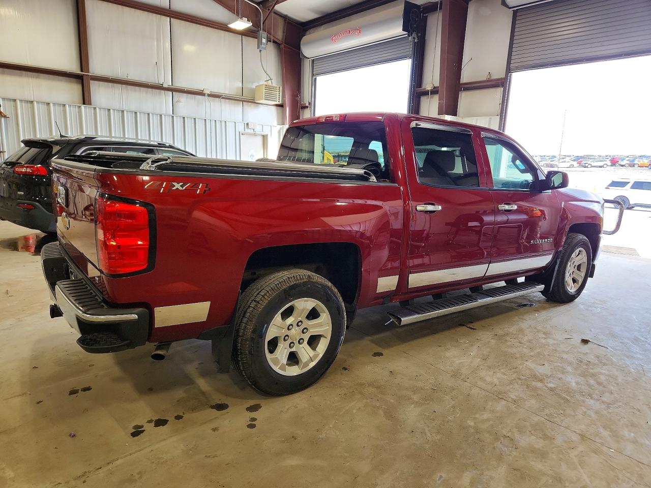 2018 CHEV Silverado VIN 3GCUKREC8JG359872 photo 3
