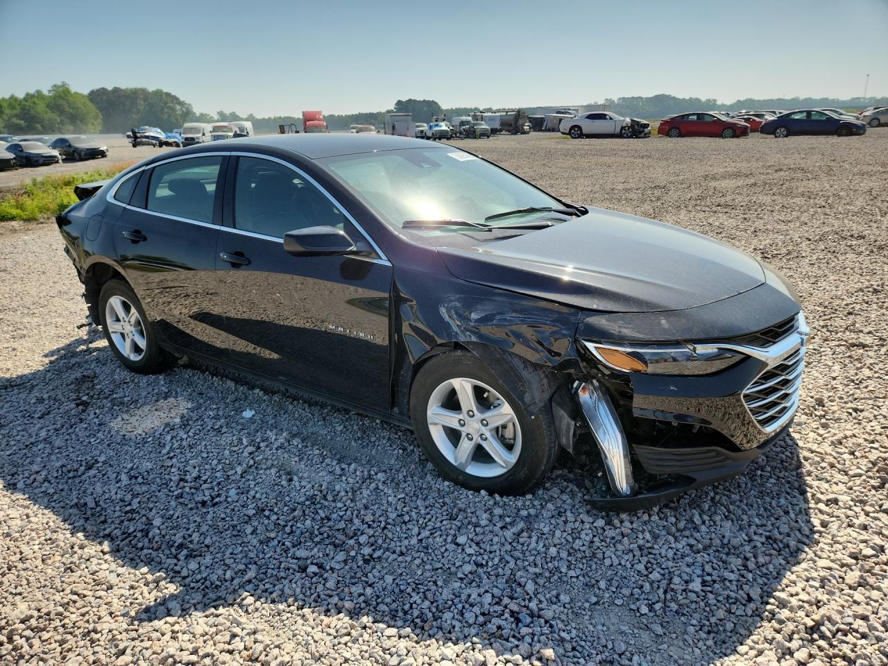 2025 Chevrolet Malibu VIN 1G1ZB5ST3SF105033 photo 4