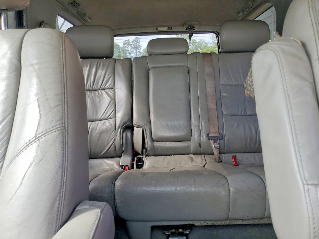 2002 Toyota Sequoia VIN 5TDBT48A92S071847 photo 10