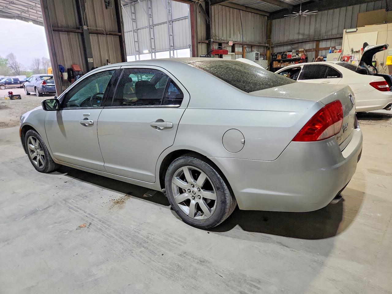 2010 Mercury Milan VIN 3MEHM0JG7AR648406 photo 2