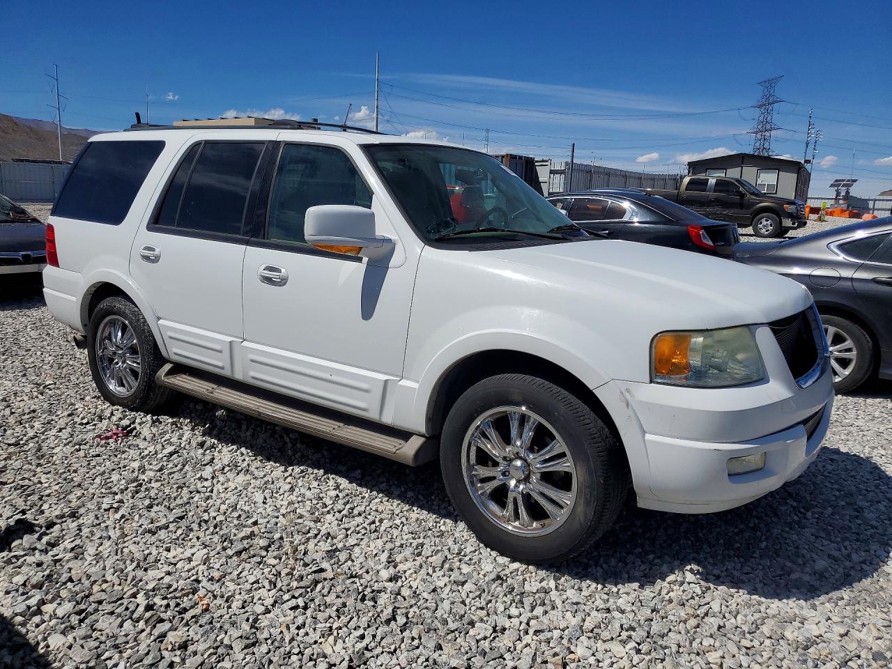 2004 Ford Expedition VIN 1FMFU17L14LA82163 photo 4