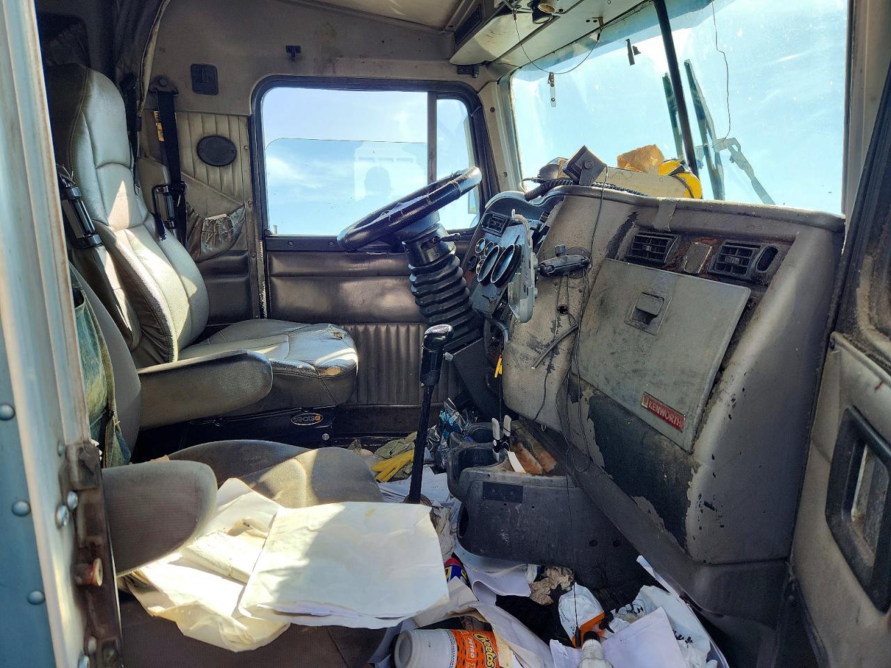 2004 KENWORTH W900 VIN 1XKWDB9X84J052796 photo 5