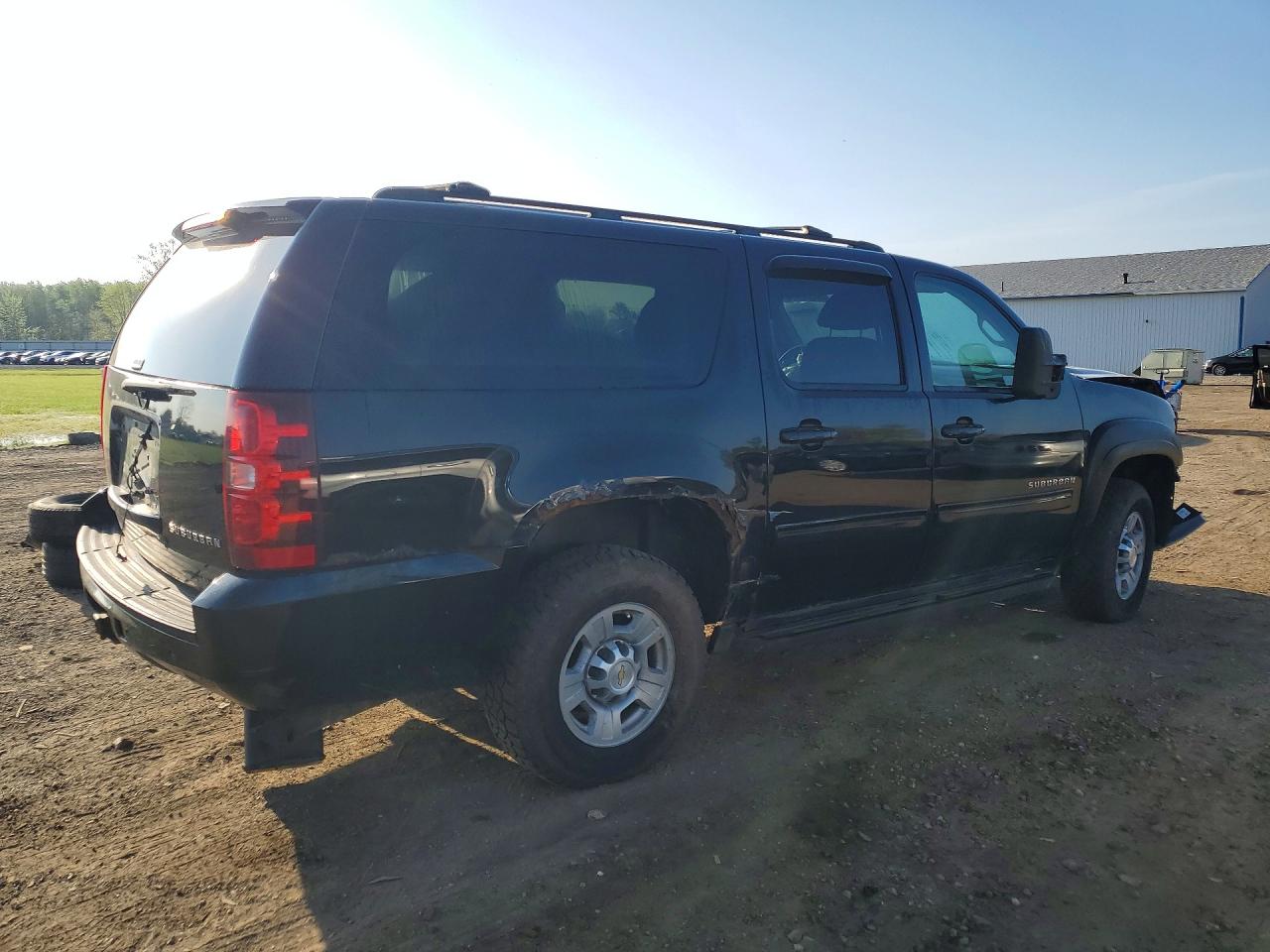 2011 Chevrolet Suburban VIN 1GNWKLEG6BR122928 photo 3