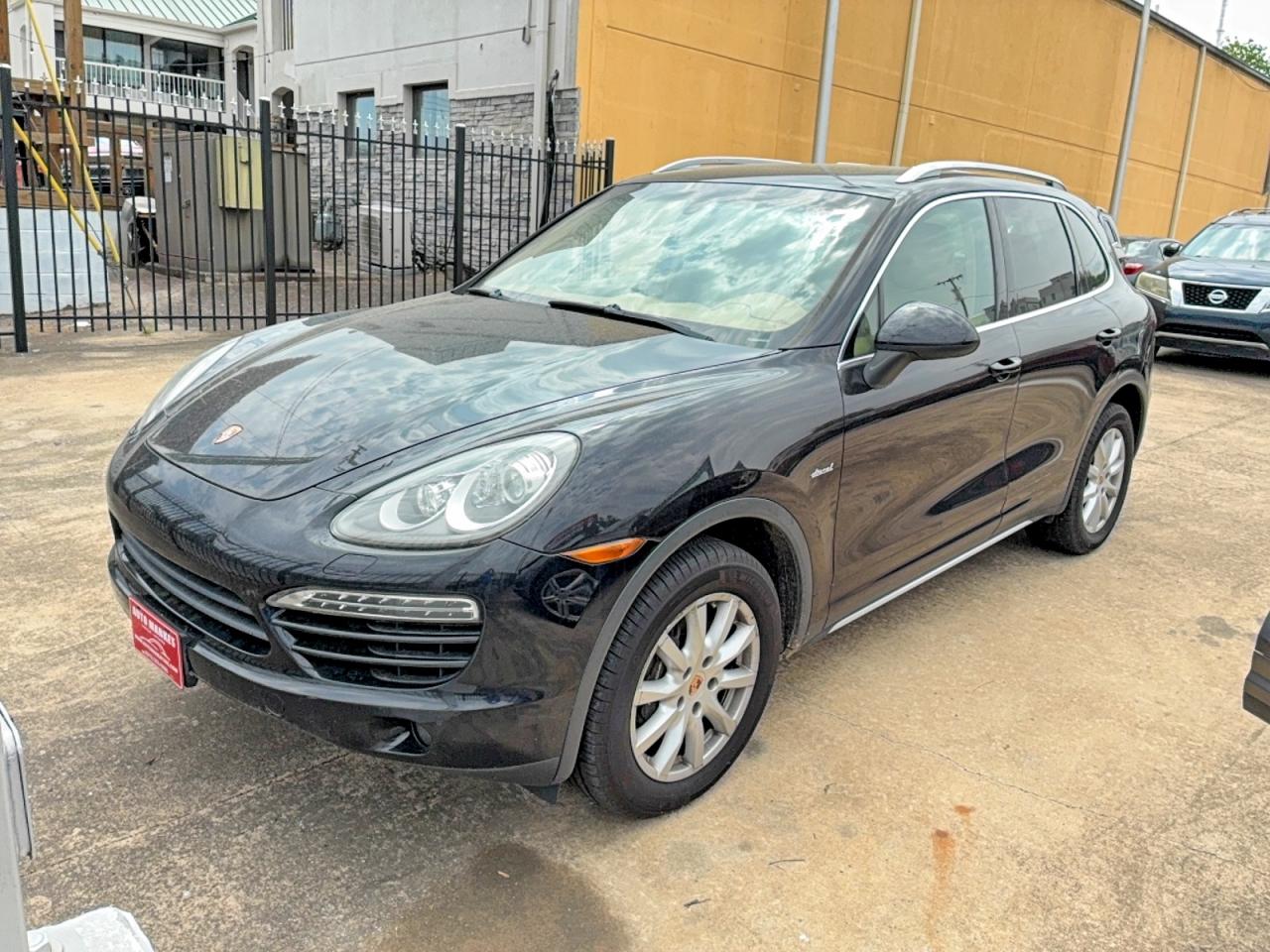 2013 Porsche Cayenne VIN WP1AF2A25DLA33125 photo 2