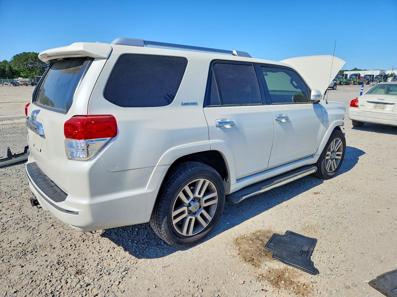 2011 Toyota 4runner VIN JTEBU5JR7B5048412 photo 3